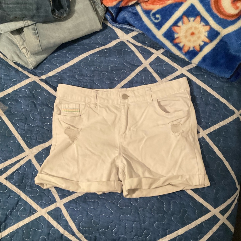 White, ripped, no stains